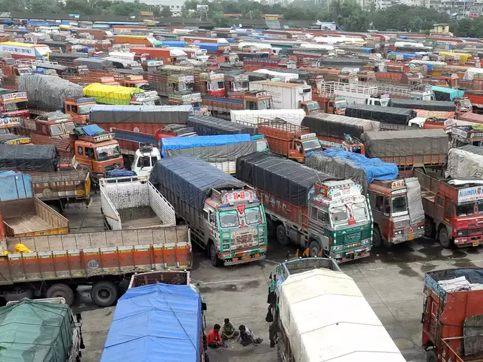 हिट एंड रन कानून में सजा-जुर्माने का विरोध, राजस्थान-एमपी समेत 10 राज्यों में ट्रक ड्राइवरों की हड़ताल