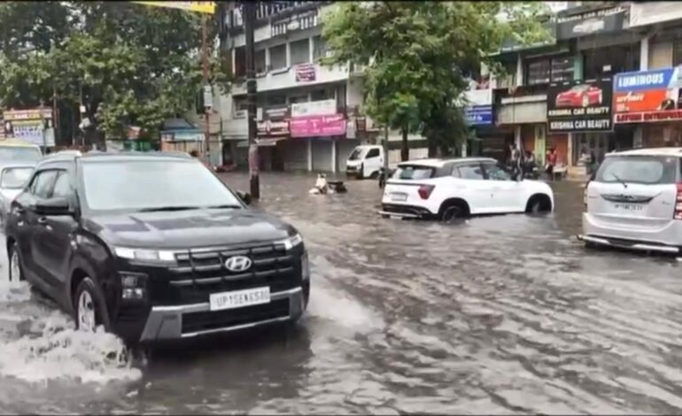 मेरठवासी जलभराव से त्रस्त, नौकरशाह व जनप्रतिनिधि मस्त,दावे हुए पस्त