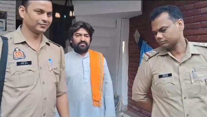 हिंदूवादी सचिन सिरोही के घर पहुंची पुलिस। 