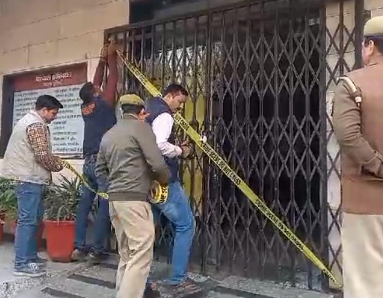 कैपिटल हॅास्पिटल का पिछला गेट भी पुलिस ने तीन दिन बाद किया सील