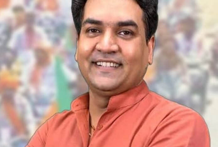 सेना के सम्मान में, दिल्ली है मैदान में..🇮🇳 लहराते तिरंगे बता रहे हैं कि हिन्द की सेनाओं की ताकत अपराजेय है
