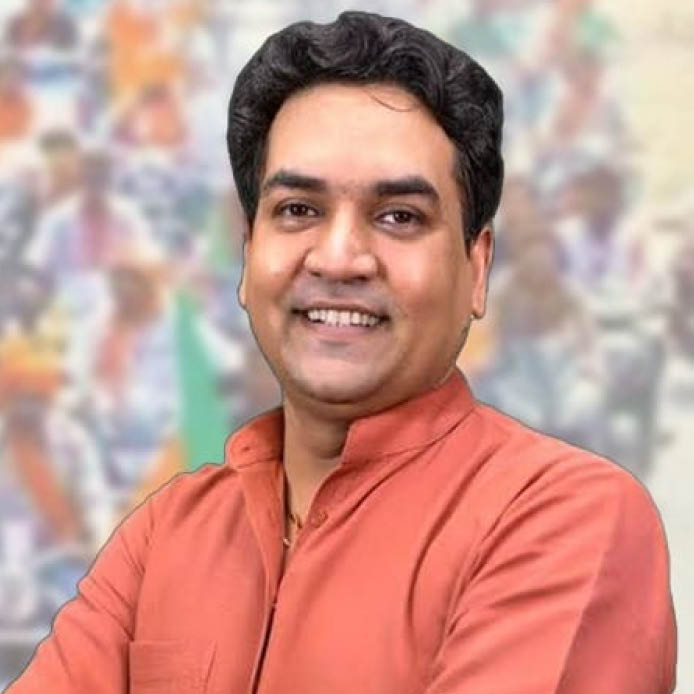 सेना के सम्मान में, दिल्ली है मैदान में..🇮🇳  लहराते तिरंगे बता रहे हैं कि हिन्द की सेनाओं की ताकत अपराजेय है