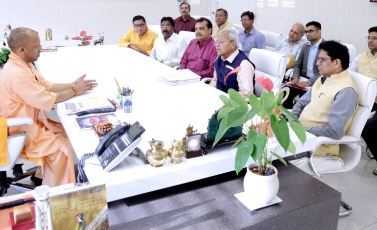 सेंट्रल मार्केट प्रकरण-प्रभावित दुकानदारों ने सीएम योगी का खटखटाया दरवाजा
