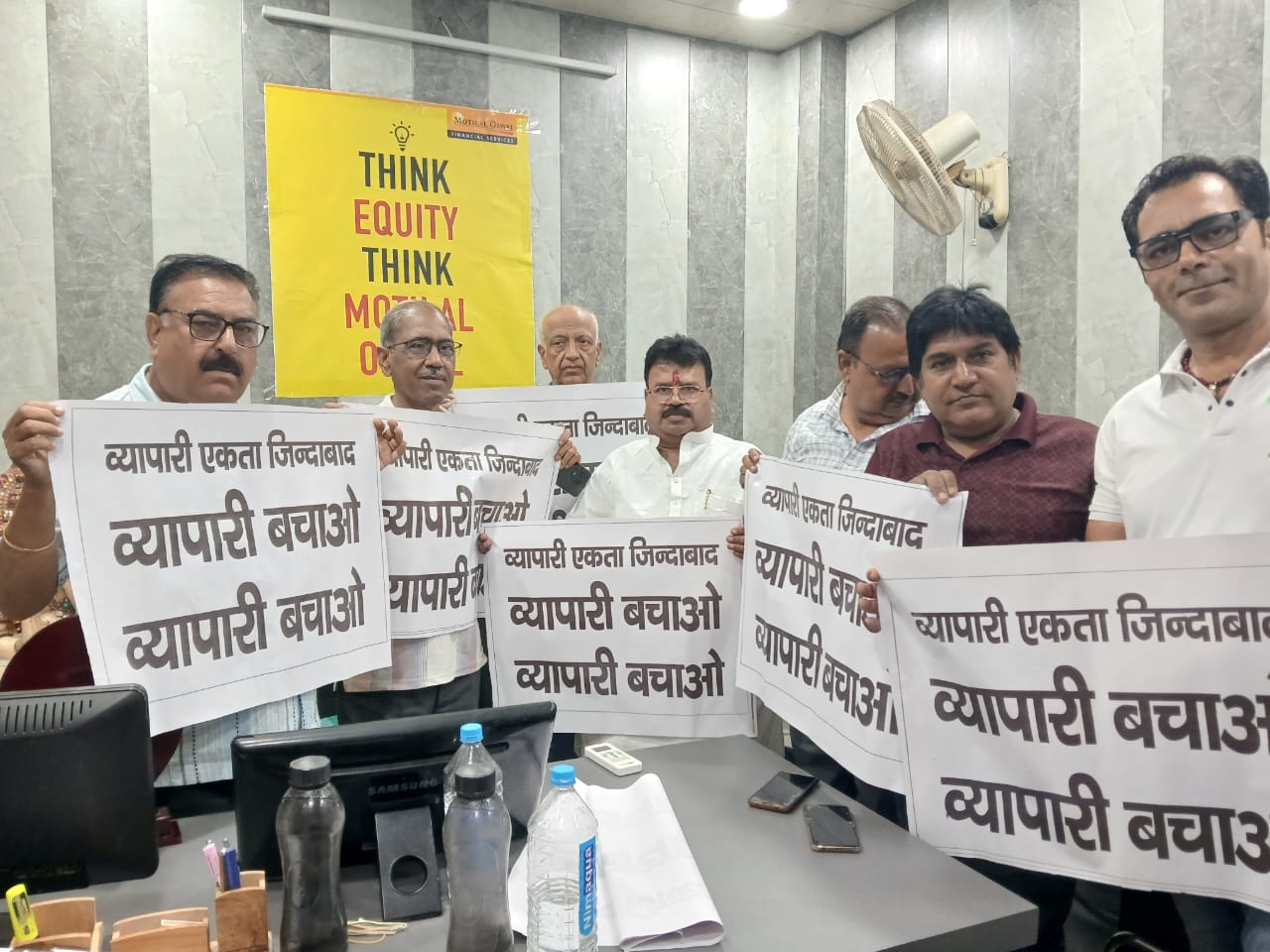 आरटीआई एक्टिविस्ट के खिलाफ शास्त्रीनगर व जागृतिवार के बाजार मंगलवार को बंद रहेंगे