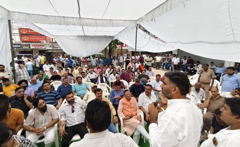 रोजी रोटी के लिये जूझ रहे व्यापारियों के लिये सरकार आध्यादेश लाये-अतुल प्रधान