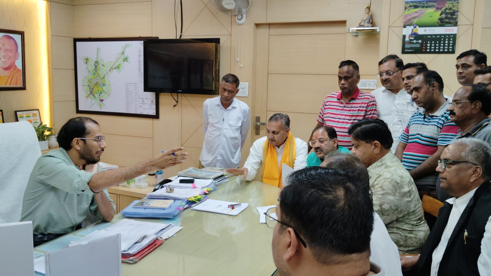 जैन मंदिर ध्वस्तीकरण आदेश के खिलाफ भाजपाइयों ने वीसी से की मुलाकात