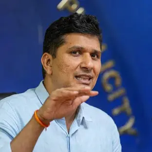 POK के विषय में प्रधानमंत्री मोदी और गृह मंत्री अमित शाह बड़ी-बड़ी बातें करते थे लेकिन जब कुछ करने की बारी आई तब इन्होंने सीजफायर कर दिया।