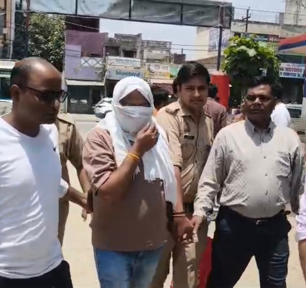 मेरठ सदर तहसील का रिश्वतखोर कानूनगो लोकेंद्र राठी रंगे हाथ गिरफ्तार