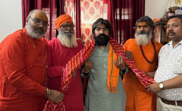 धर्म के लिये लड़ना है तो हिंदु हथियार उठाये,वरना चुपचाप घर बैठे-यति नरसिंहानंद