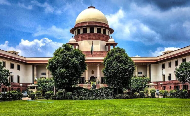 कांवड़ मार्ग पर दुकानदारों के लिये क्यूआर कोड क्यों जरूरी, सुप्रीम कोर्ट ने सरकारों से मांगा जवाब