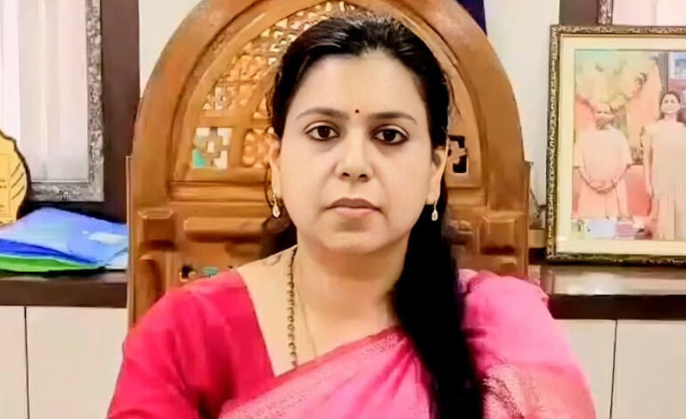 डीएम देवरिया ने टो टूक कहा-जनप्रतिनिधि तबादले के लिये दबाव न बनाये,यह शासन तय करेगा