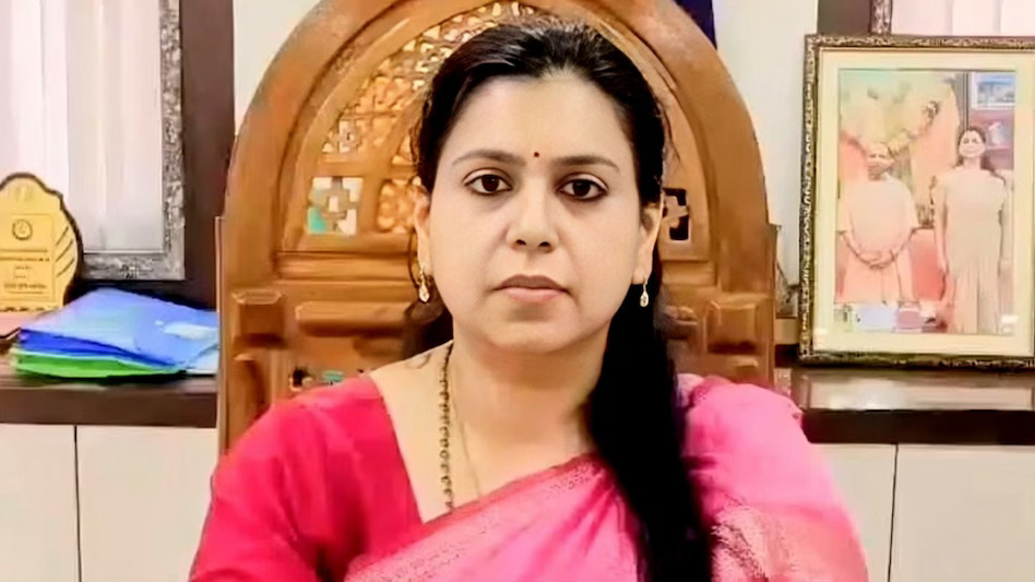 डीएम देवरिया ने टो टूक कहा-जनप्रतिनिधि तबादले के लिये दबाव न बनाये,यह शासन तय करेगा