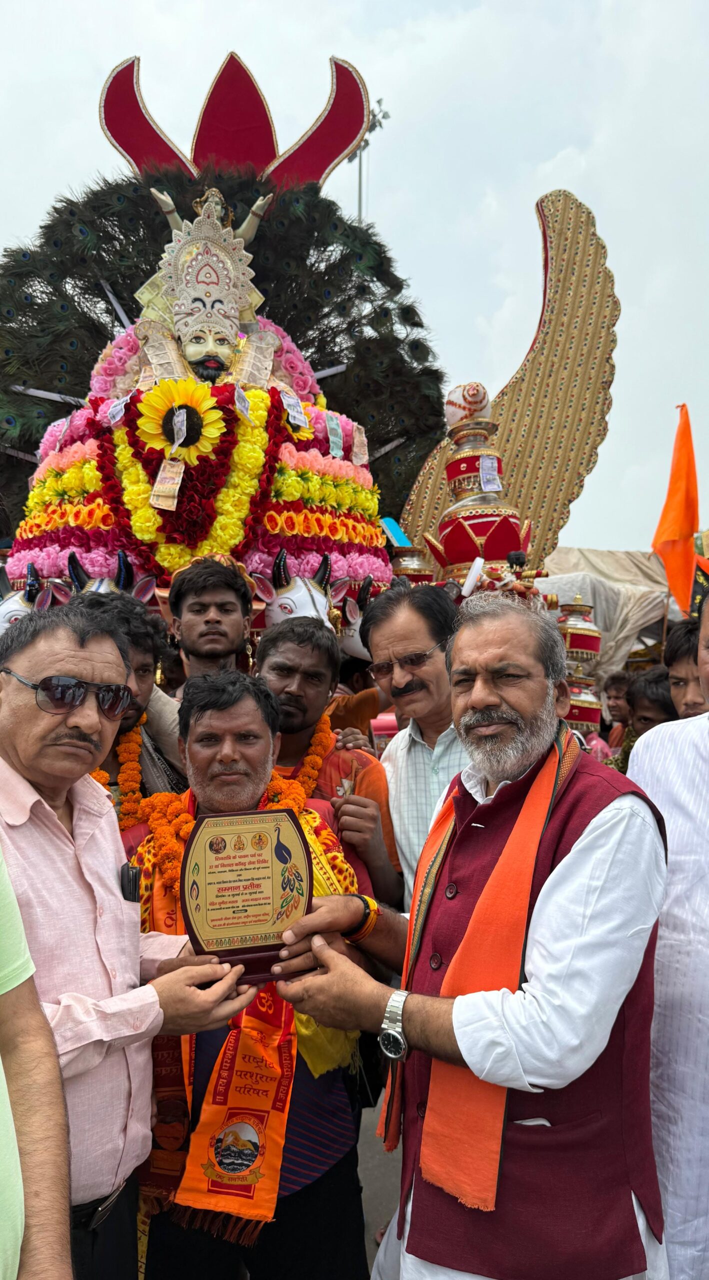 पूर्व मंत्री सुनील भराला के शिविर में कावंडियों ने गायक पेप्सी शर्मा के गानों का लिया आनंद