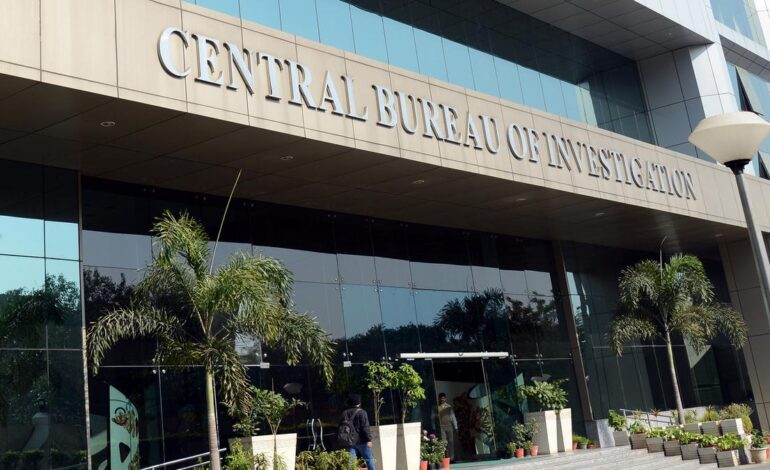 सीजीएचएस के अपर निदेशक समेत तीन पांच लाख की रिश्वत लेते सीबीआई ने किया गिरफ्तार