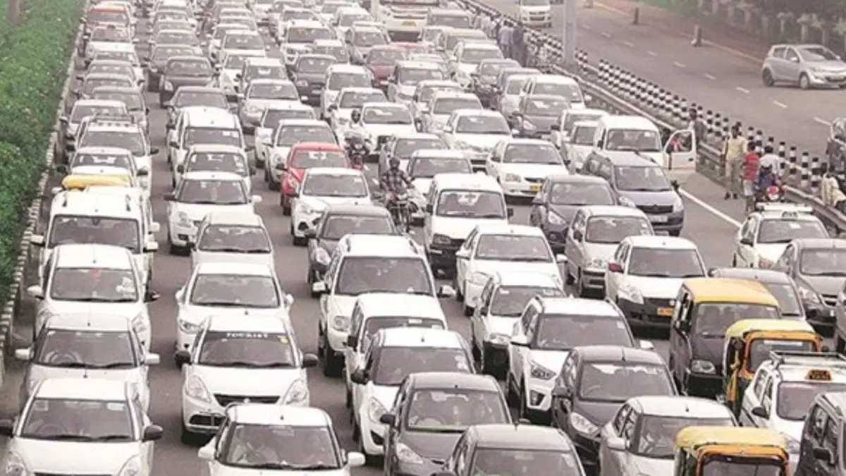 आम लोगों को राहत-दिल्ली एनसीआर में पुराने वाहनों पर प्रतिबंध के आदेश पर सुप्रीम कोर्ट की रोक