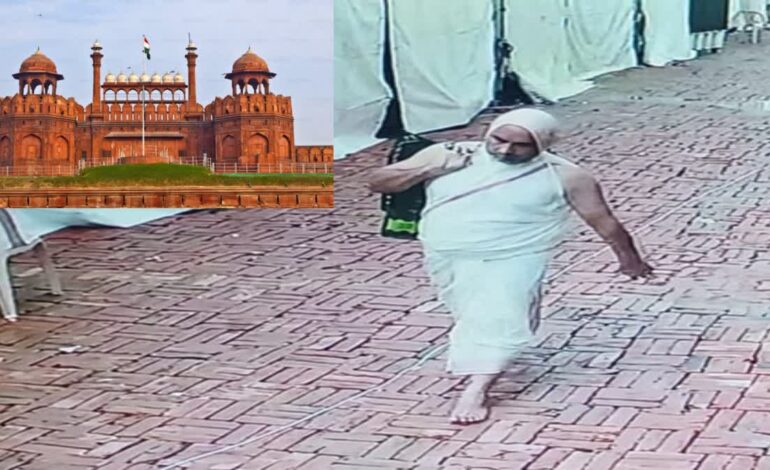 लाल किले से एक करोड़ का कलश चोरी