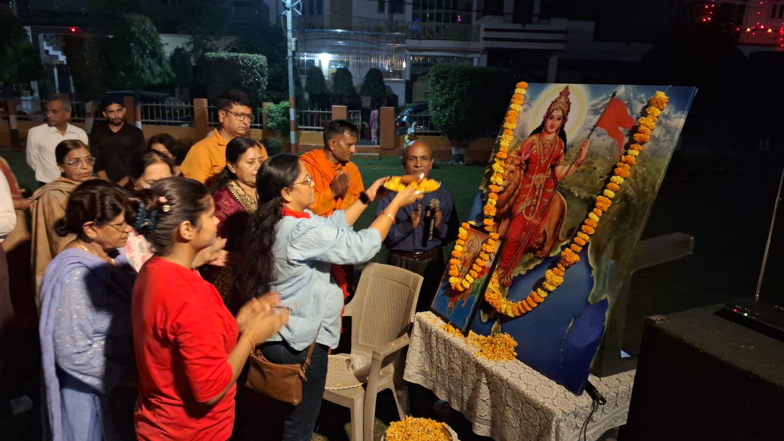 दीपावली का पहला दीया, भारत माता के नाम — देशभक्ति के रंग में रंगी रोशनी की शाम