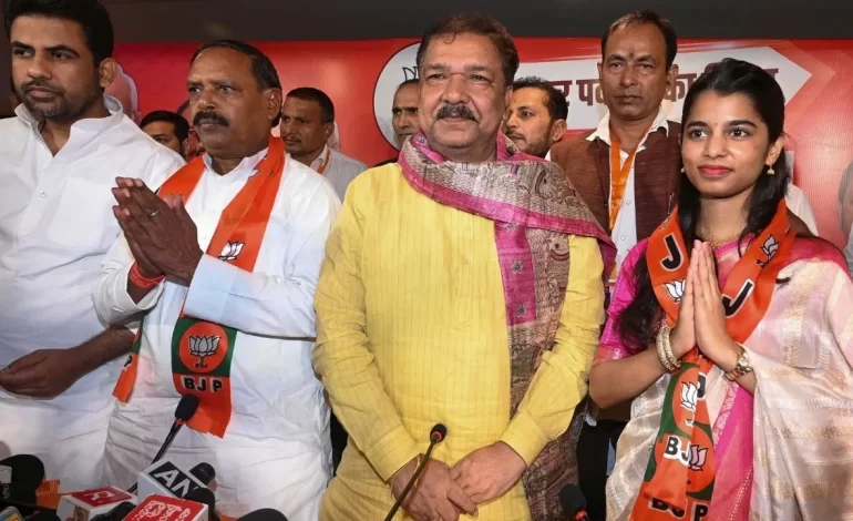 मैथिली ठाकुर को टिकट देने पर भाजपा में बगावत