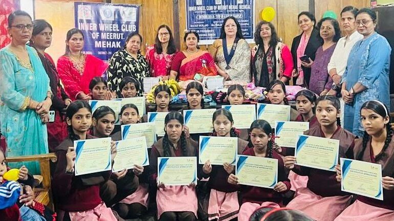 इनरव्हील क्लब ऑफ़ मेरठ महक ने कस्तूरबा गांधी बालिका स्कूल में मनाया बाल दिवस