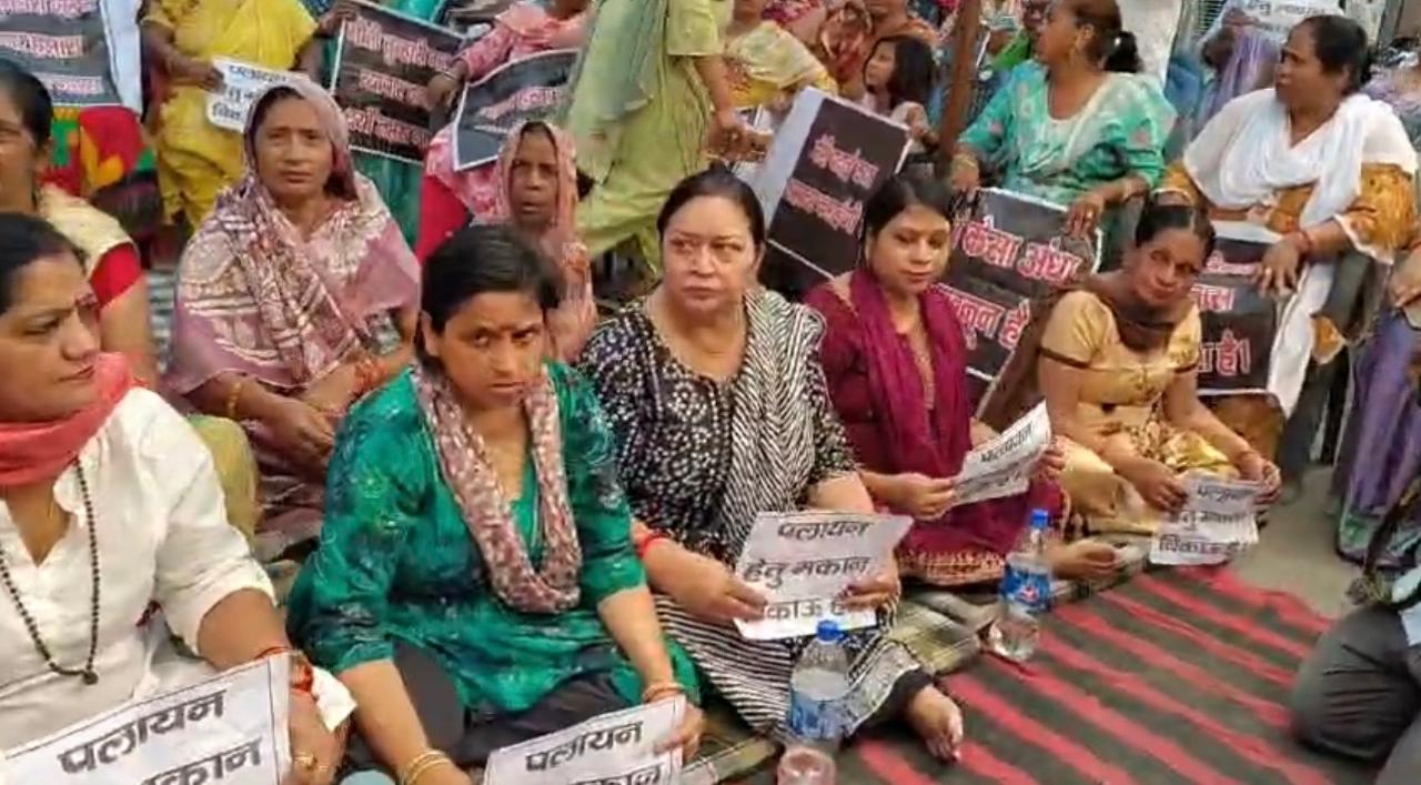 “अपने व बाहरी” के बीच फंसे शास्त्रीनगर के प्रभावित लोग